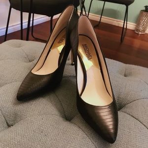 MICHAEL KORS Black Pumps size 8